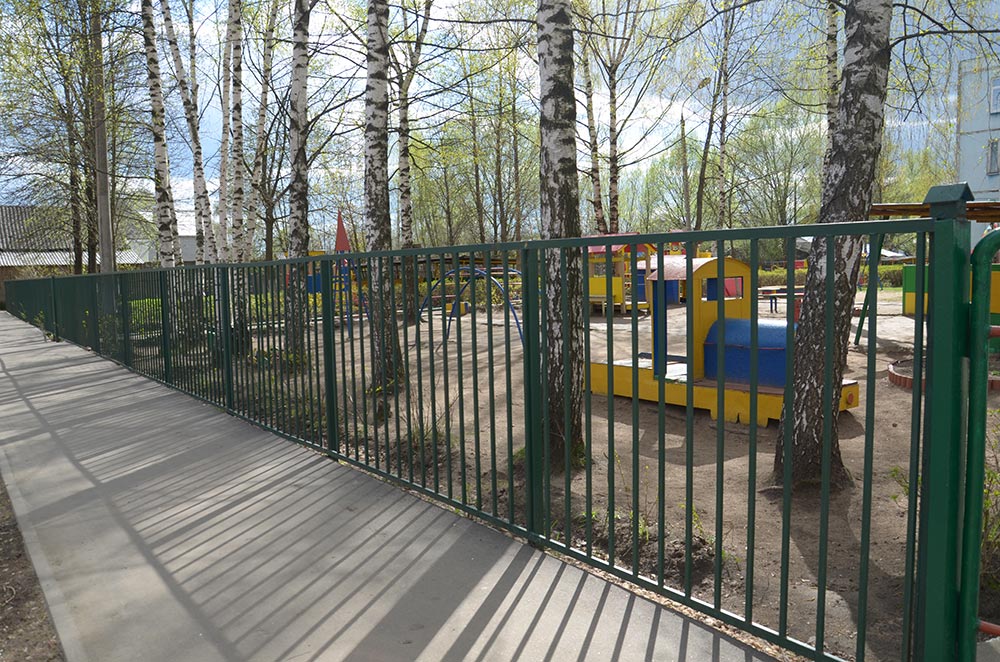 Сварной забор для ограждения территории детского сада